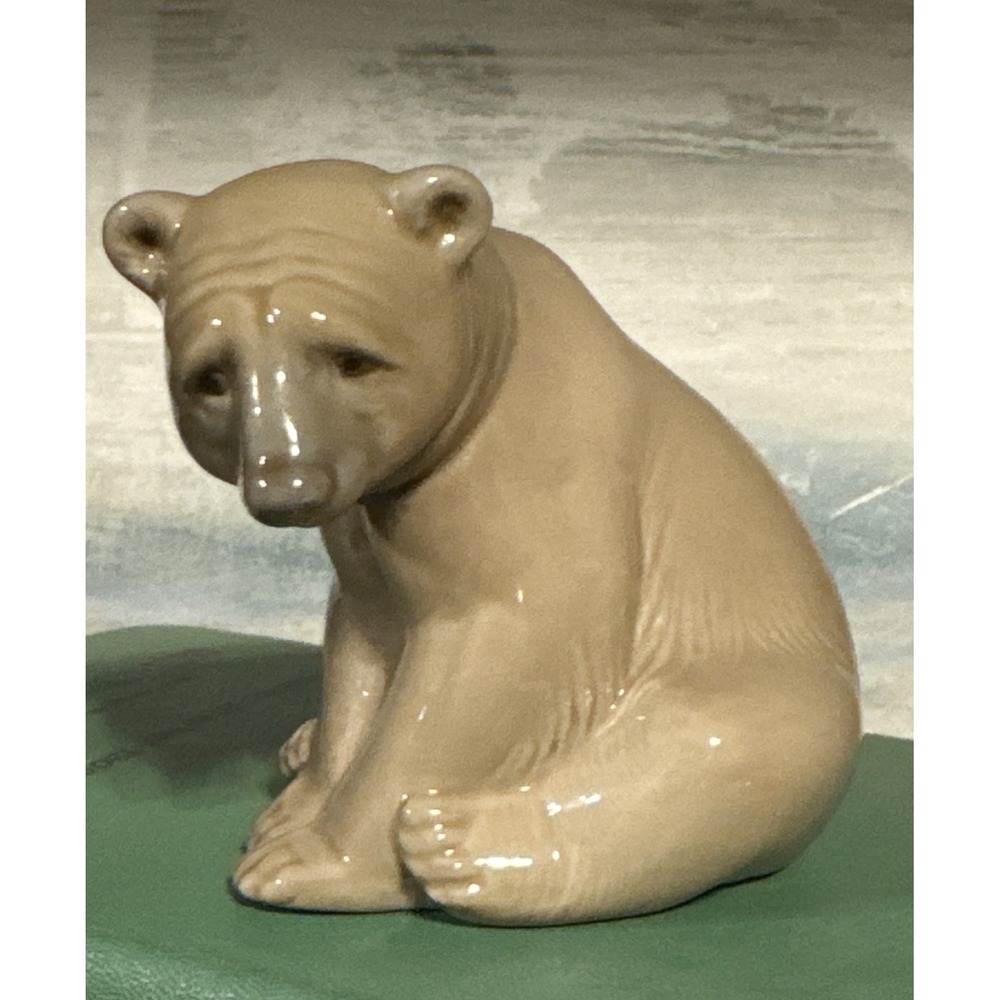 Lladro Seated Polar Bear Figurine Glazed Porcelain Spain Retired